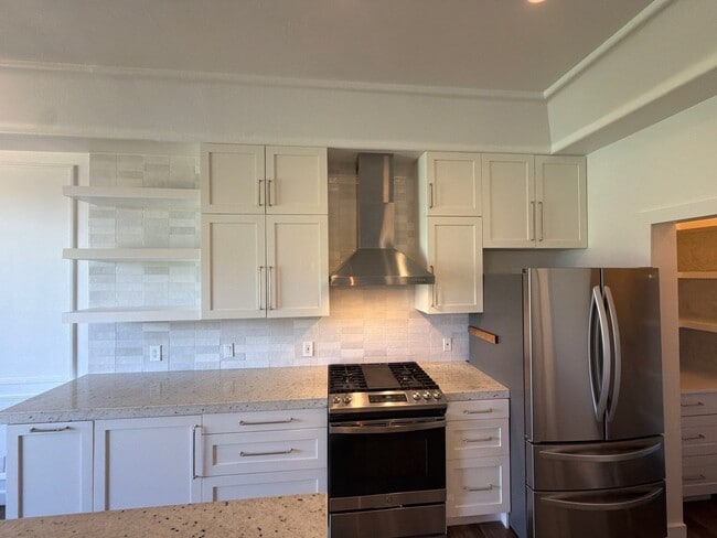Building Photo - 340 N Country Ln
