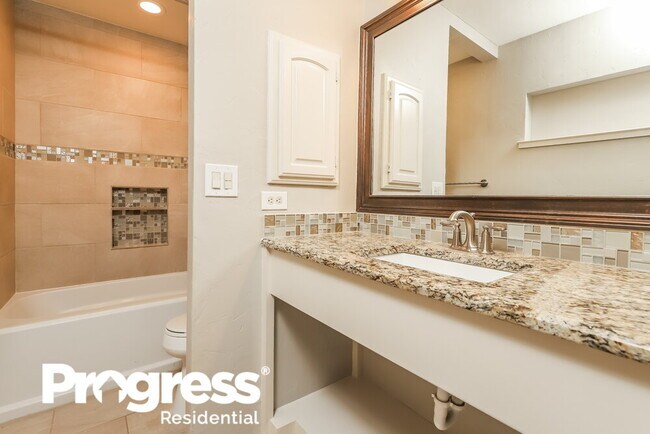 Building Photo - 6138 Bloomwood St