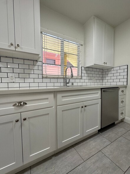 Building Photo - 1350 Hayworth Ave