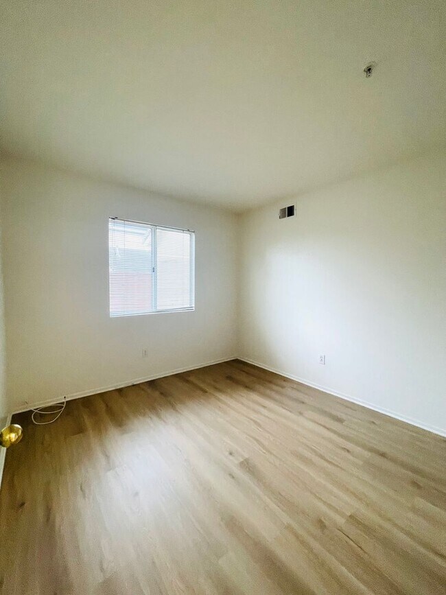 Building Photo - Heart of Ventura Living: Elegant Two-Story...