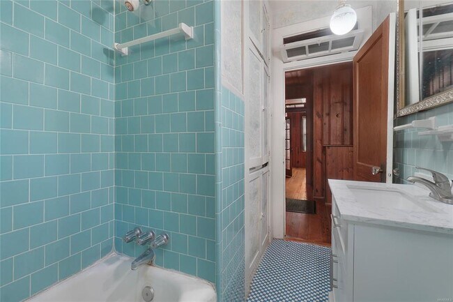 Building Photo - 2308 Cherokee Dr
