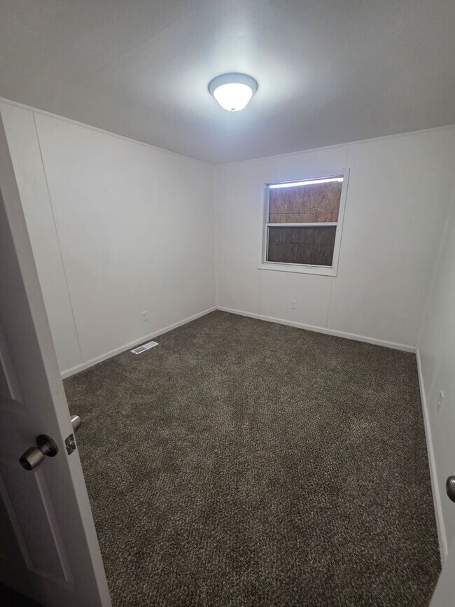 Building Photo - LIMITED TIME**1/2 OFF DEPOSIT**