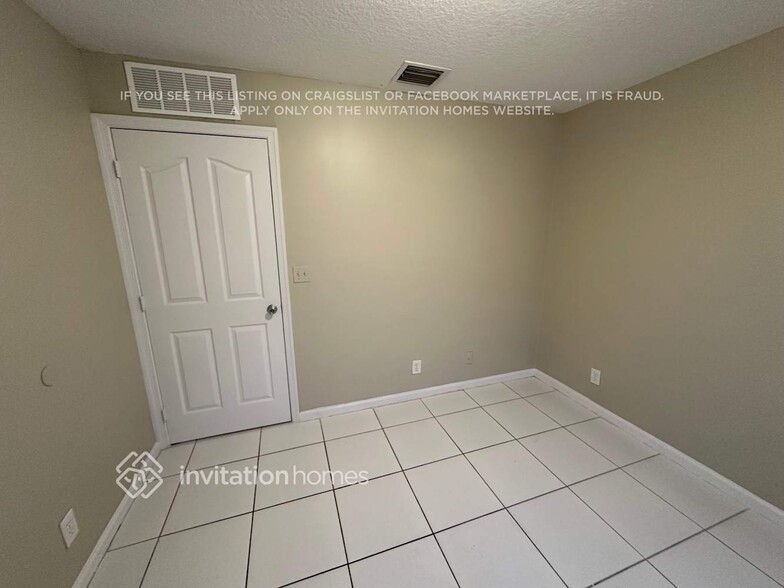 Building Photo - 1672 W Breezy Ln