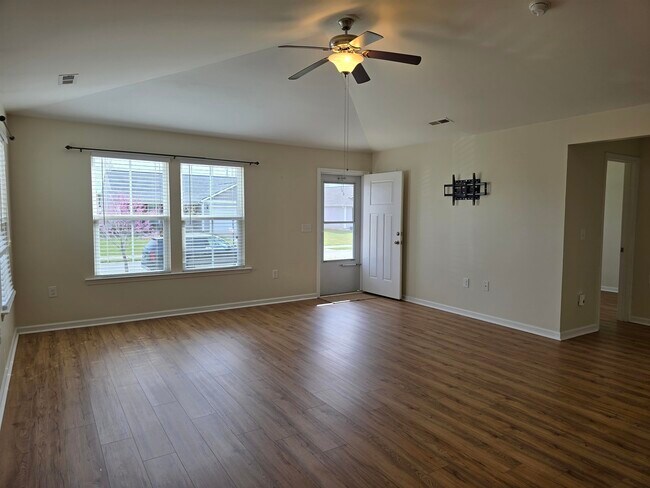 Building Photo - 1328 Valor Rd