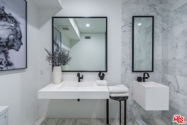 Building Photo - 855 Hilldale Ave