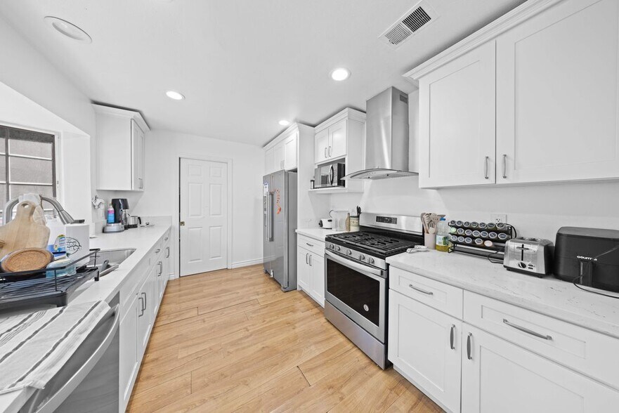 Building Photo - 17612 Webster Ave