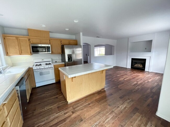 Building Photo - COMING SOON!!! 3 Bedroom 2.5 Bath Home