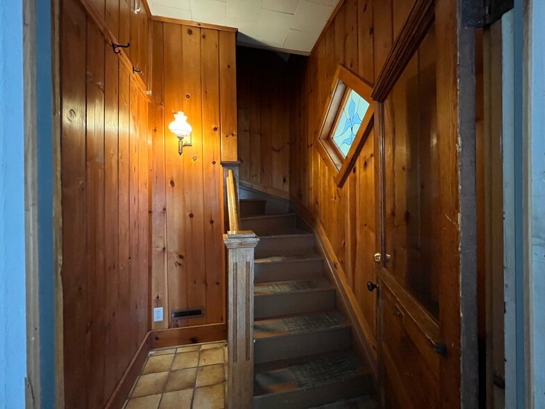 Building Photo - 167 E Seventeenth St