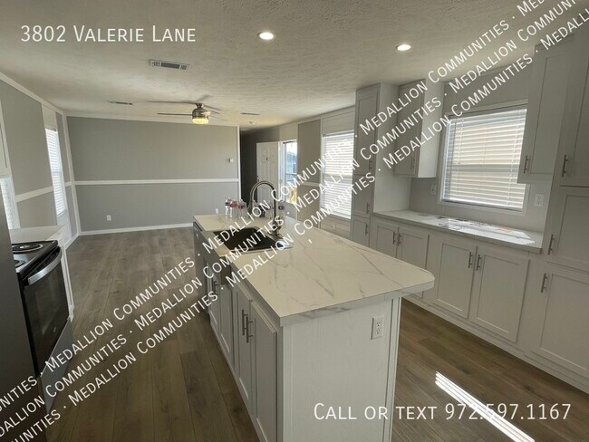 Building Photo - 3802 Valerie Ln