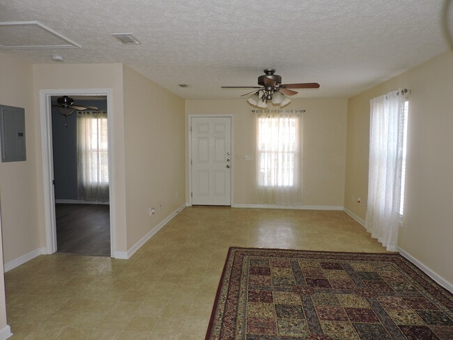 Building Photo - 121 Half Acre Ln