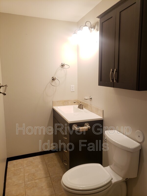Building Photo - 1545 Bluebird Ln