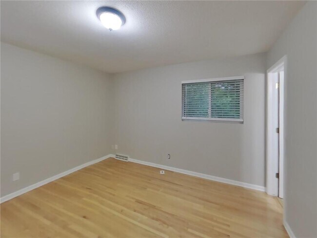 Building Photo - 6421 Limerick Dr