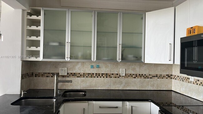 Building Photo - 2100 Sans Souci Blvd