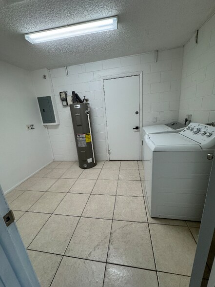 Building Photo - 1110 Outlook Dr