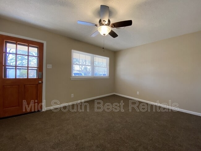 Building Photo - 33 Elmhurst Dr