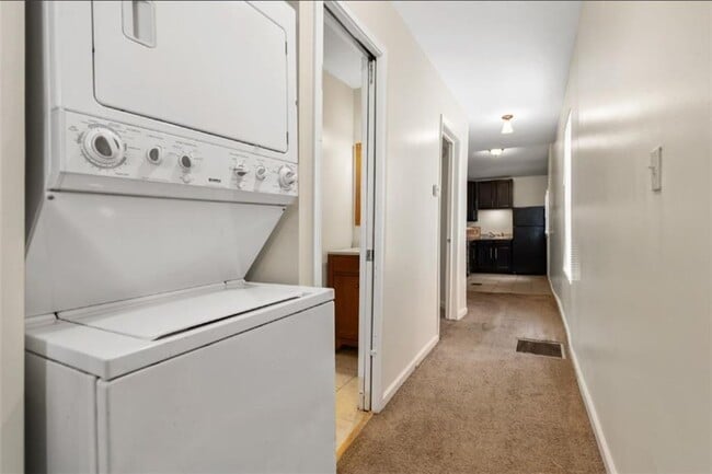 Building Photo - 153 Little St SE