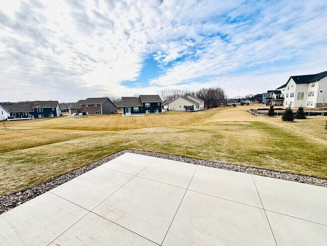 Building Photo - Amazing updated 4 bed house in Lakeville!
