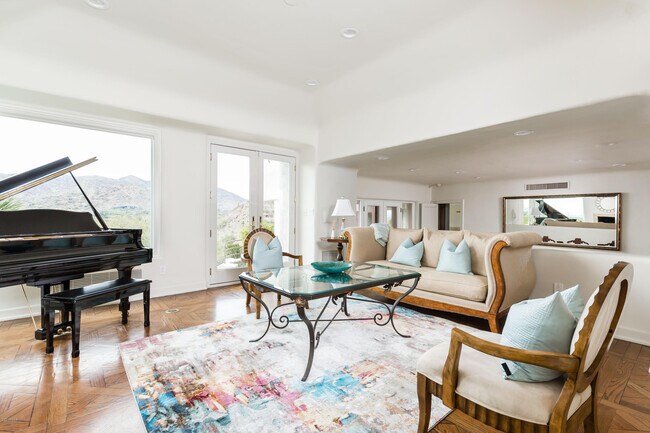 Building Photo - 7421 N Las Brisas Ln