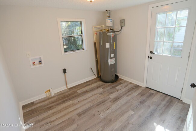 Building Photo - 505 N 9th St