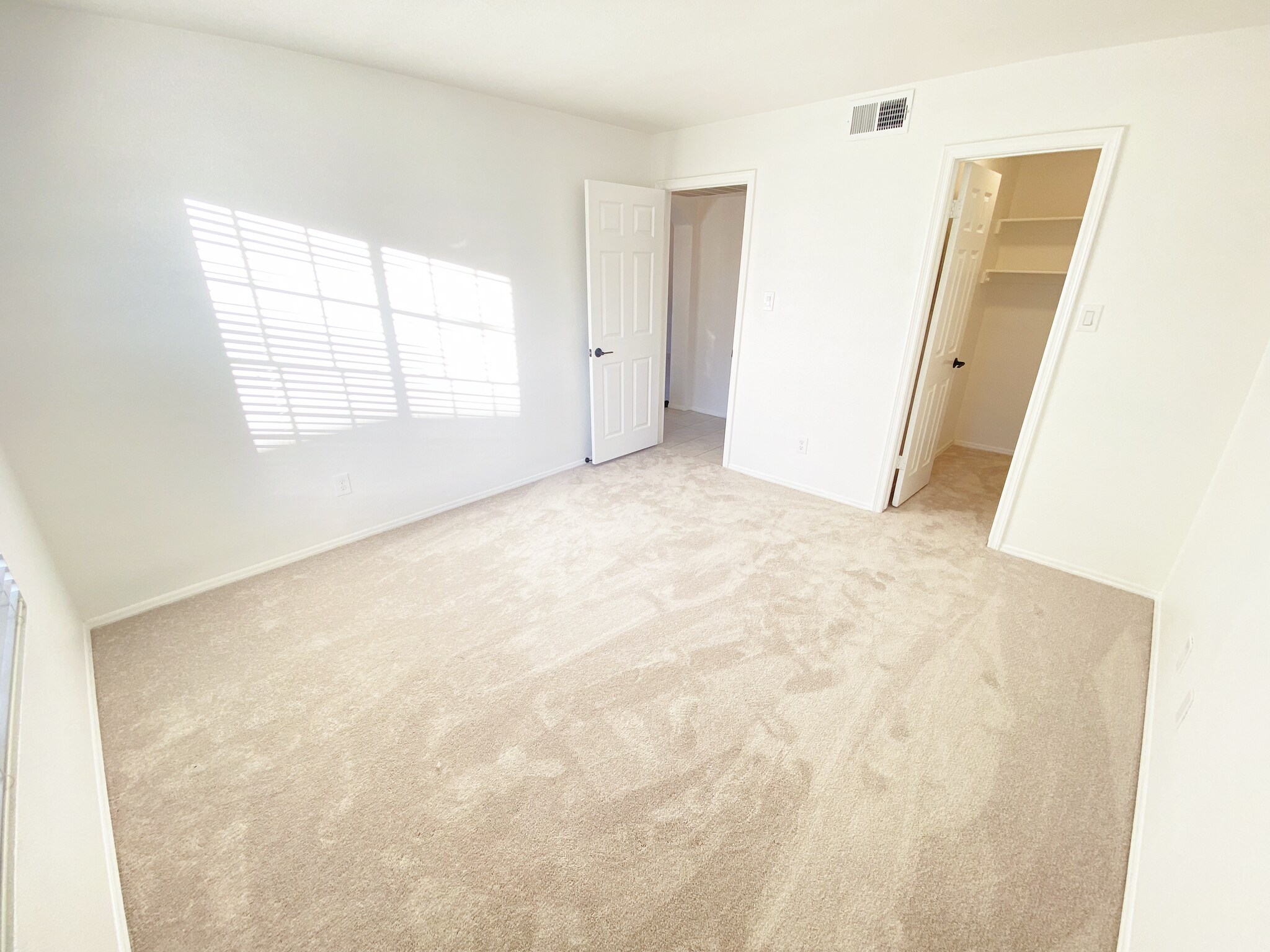 Building Photo - 5950 N 78th St