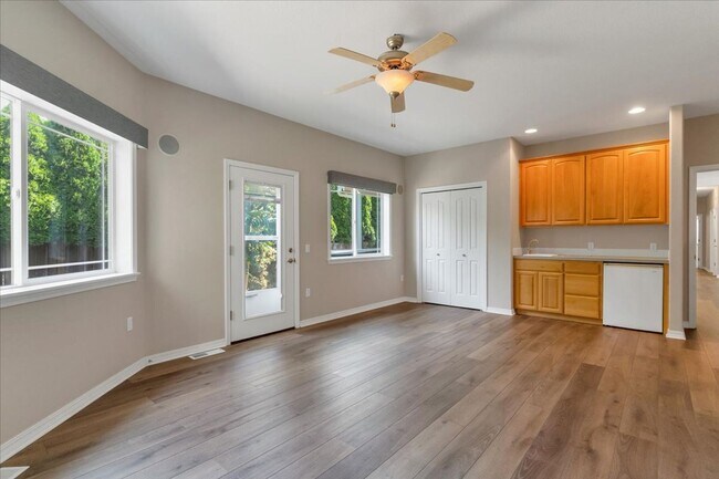 Building Photo - Contemporary West Salem Home