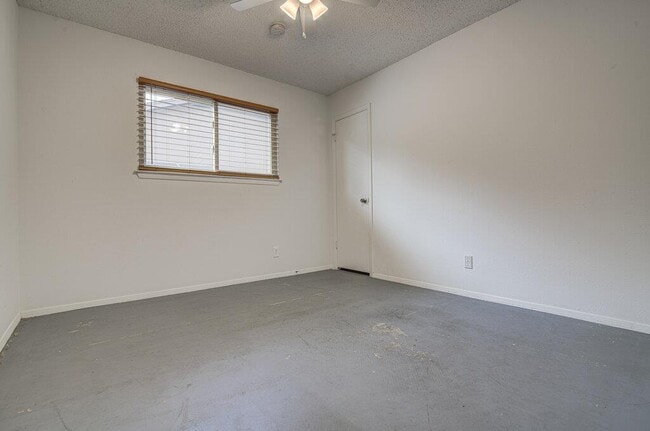 Building Photo - 6012 Wagon Bend