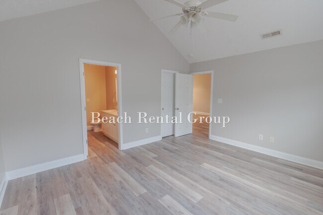 Building Photo - 204 Macarthur Dr