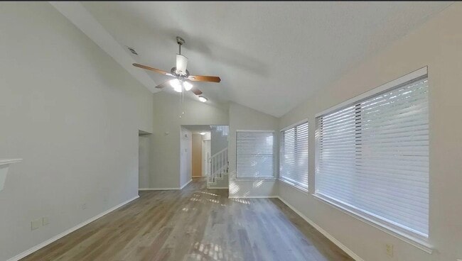 Building Photo - MOVE IN READY