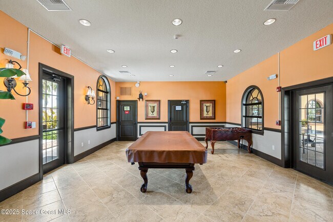 Building Photo - 739 Monterey Dr