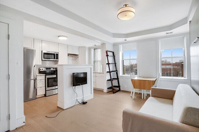 Building Photo - 1451 Park Rd NW