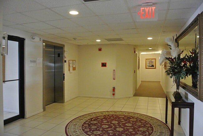 Building Photo - 6655 W Sam Houston Pkwy S