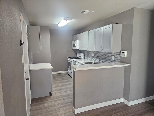 Building Photo - 12327 Limerick Ave