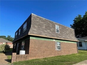 Building Photo - 903 N 47th St