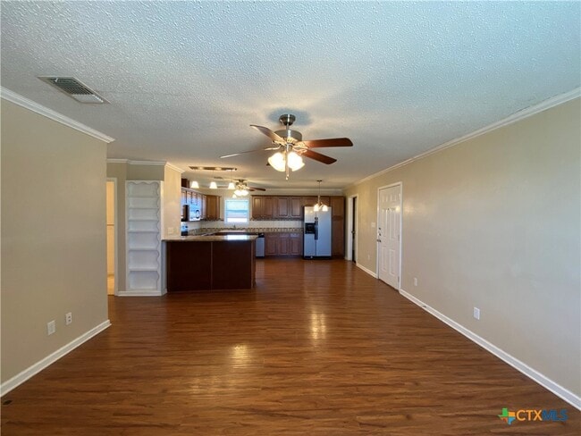 Building Photo - 1490 W Klein Rd