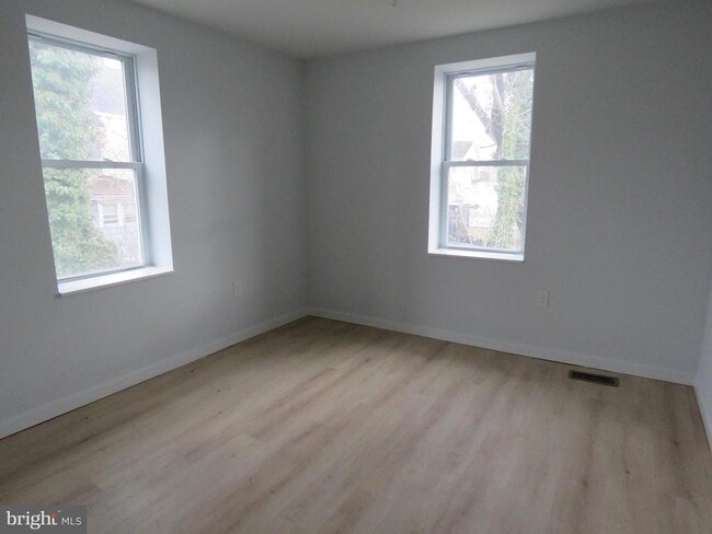Building Photo - 1060 Elwood Ave