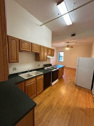 Building Photo - 23 Grove 2R Grv