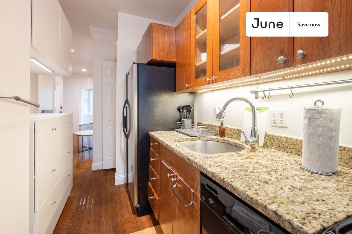 Building Photo - 1835 Mintwood Pl NW