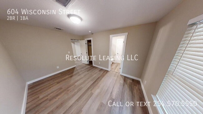 Building Photo - 604 Wisconsin St