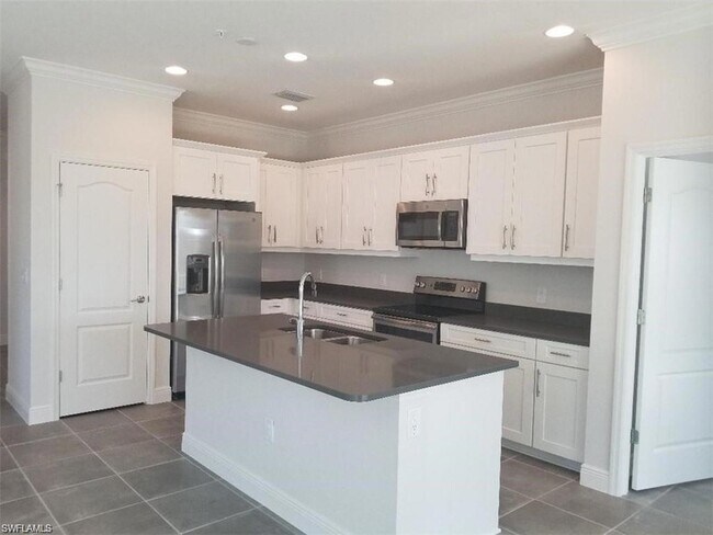 Building Photo - 6969 Avalon Cir