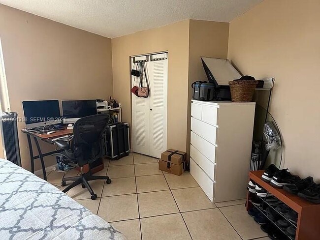 Building Photo - 9715 Fontainebleau Blvd