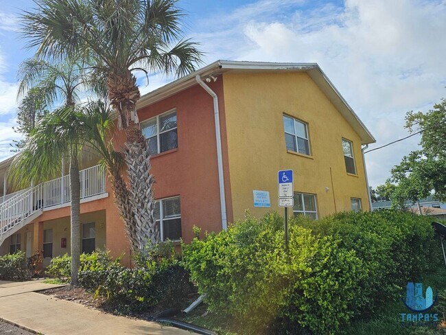 Building Photo - 117 N Evergreen Ave
