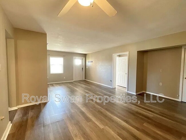 Building Photo - 114 Azalea St