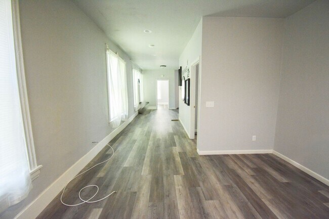 Building Photo - 1516/1520 E Hawthorne Ave