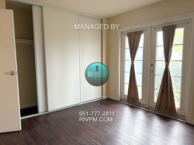 Building Photo - Single story large corner lot home in Jurupa Valley ready for move-in!