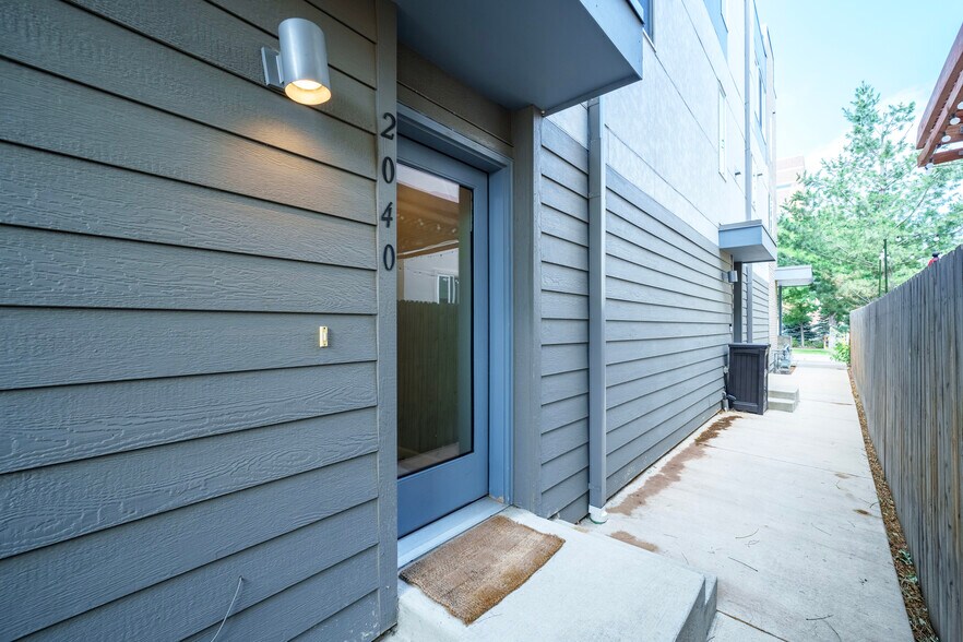 Building Photo - 2040 N High St