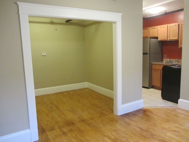 Building Photo - 32 Alfred St