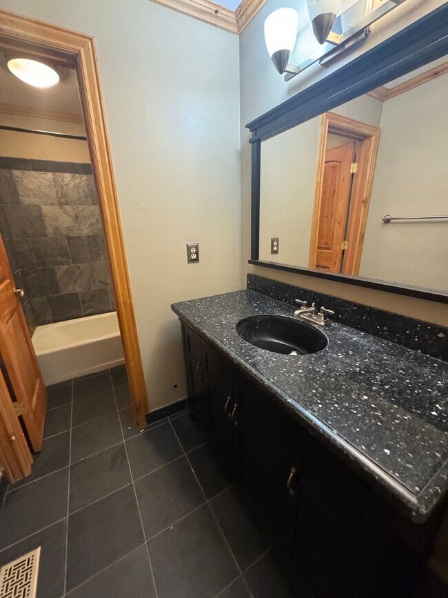 Building Photo - Beautiful Taylosville Home for rent!