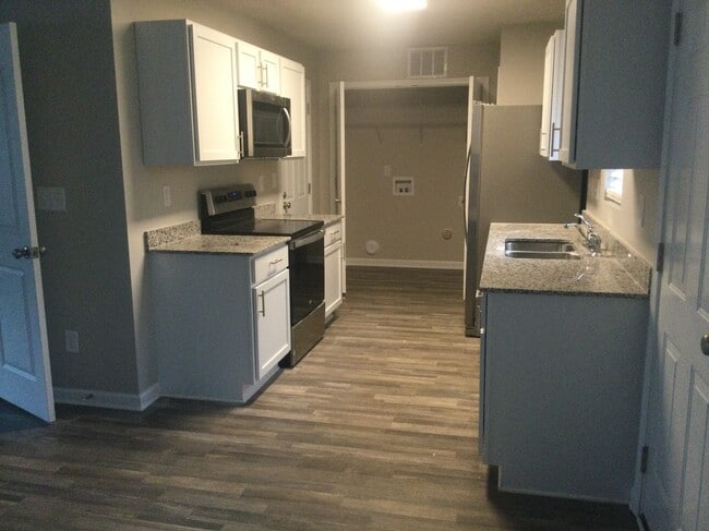 Building Photo - 135 Mountain Crest Dr