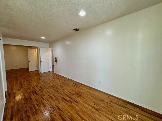 Building Photo - 1372 W 36th St