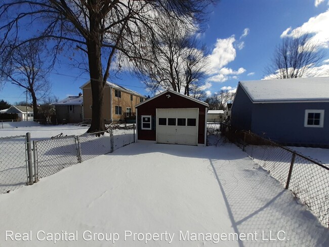 Building Photo - 3 br, 1 bath House - 25 Clinton St